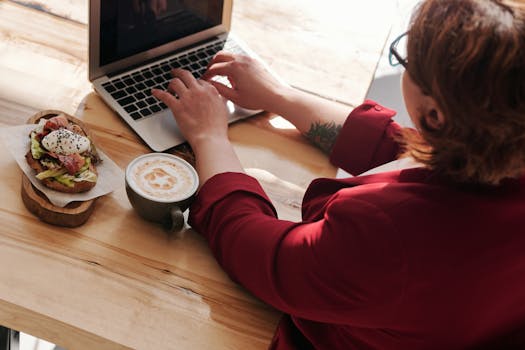 digital nomad working from a café