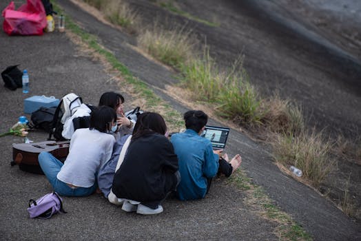 group of digital nomads enjoying a trip