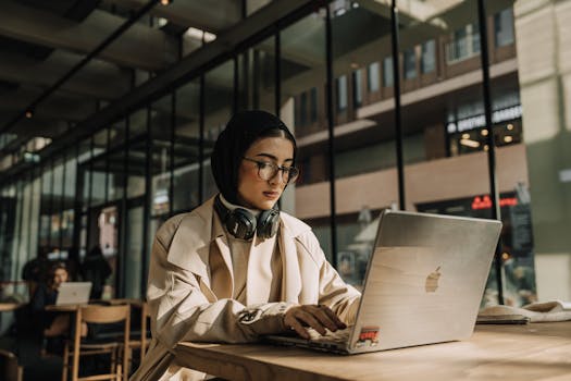 Digital nomad working in a cafe